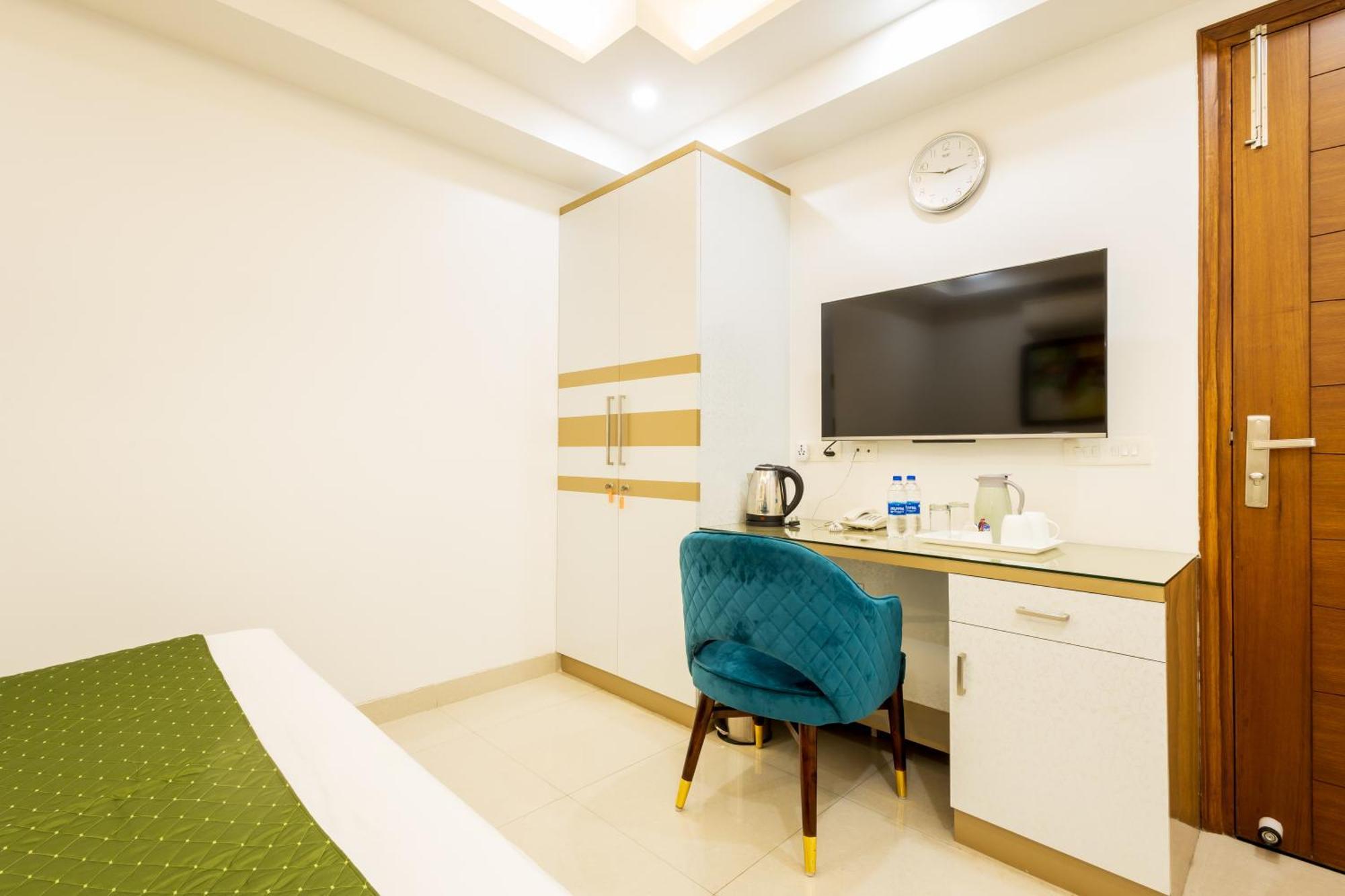 Hotel Krish - Near Medanta And Fortis Hospital Gurugram Gurgáon Kültér fotó