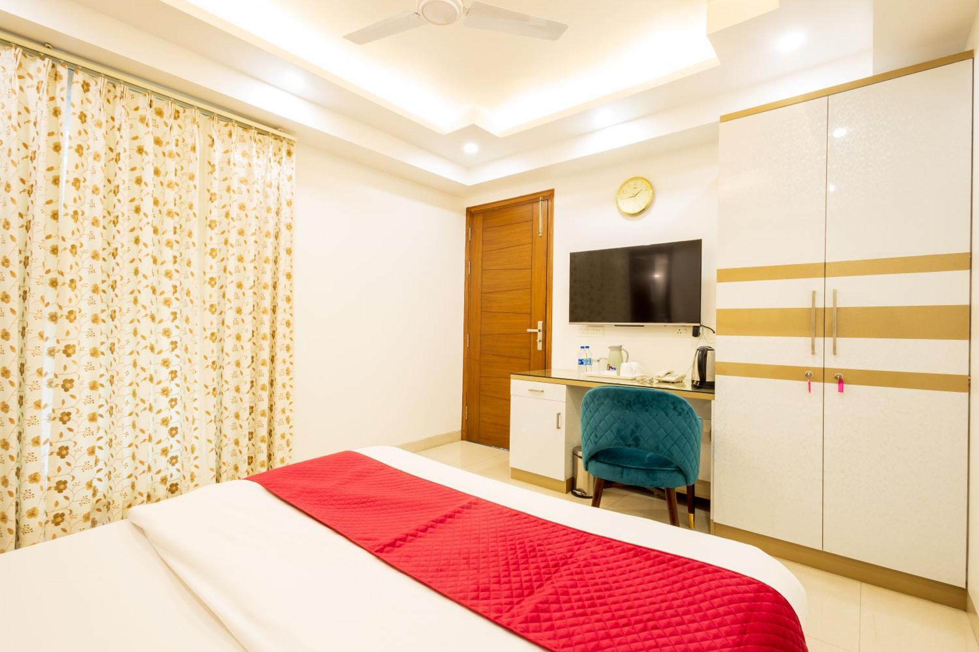 Hotel Krish - Near Medanta And Fortis Hospital Gurugram Gurgáon Kültér fotó