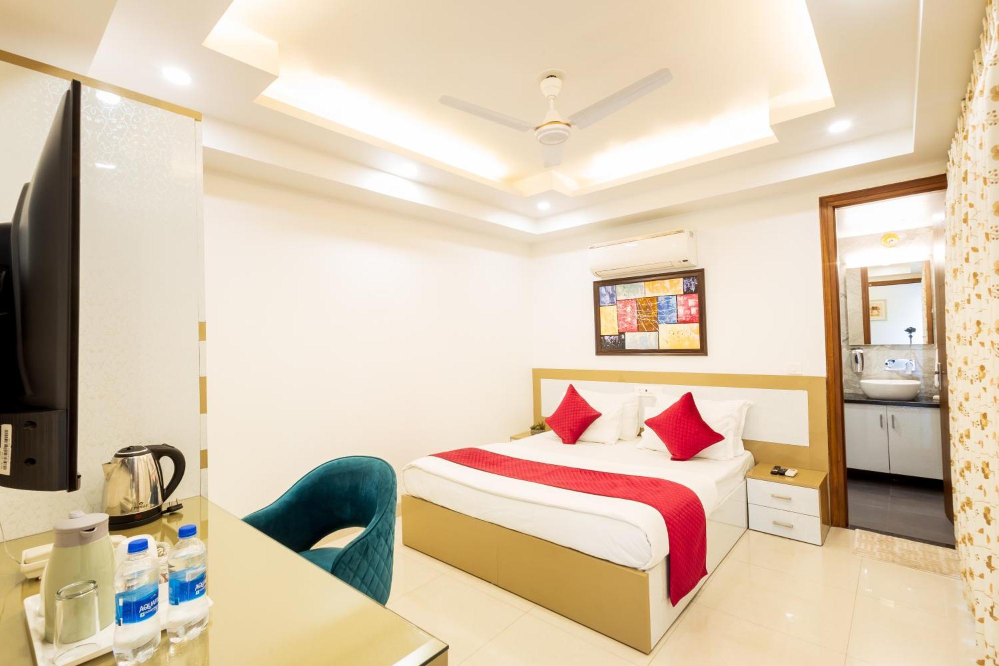 Hotel Krish - Near Medanta And Fortis Hospital Gurugram Gurgáon Kültér fotó