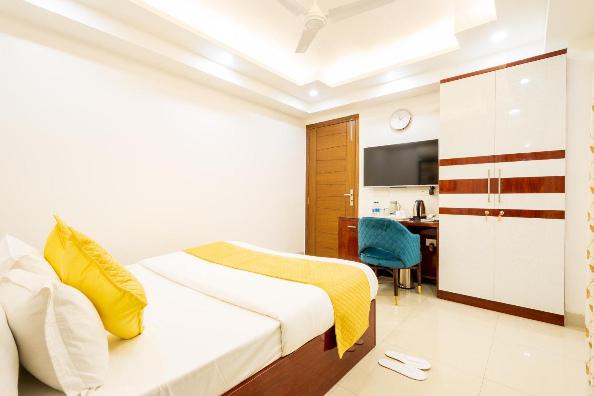 Hotel Krish - Near Medanta And Fortis Hospital Gurugram Gurgáon Kültér fotó